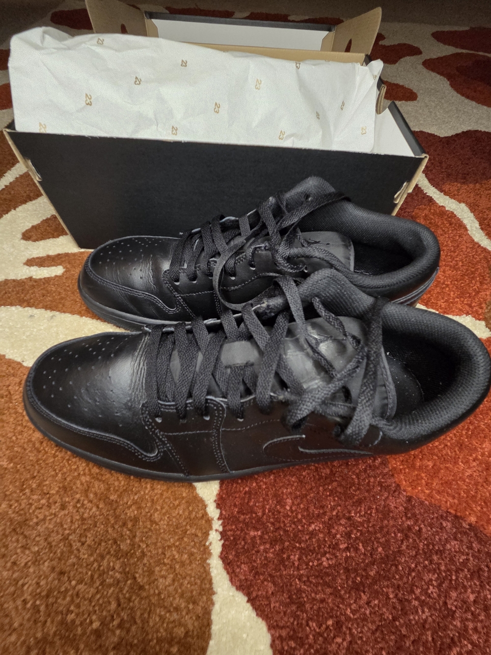 Nike Black Low-Top Leather Sneakers - Picture 4 of 4